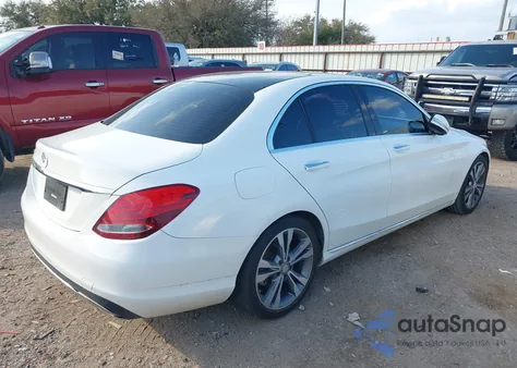 2015 Mercedes-Benz C 300 из США, поврежденный, VIN 55SWF4JBXFU071019